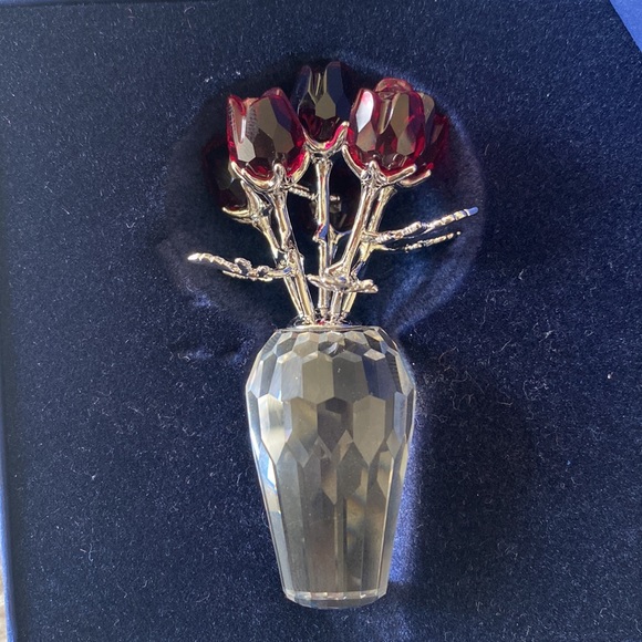 Swarovski Red Roses in Vase - Picture 5 of 7